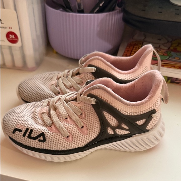 Fila Kids Light Pink and Black Sneakers play - Picture 3 of 5